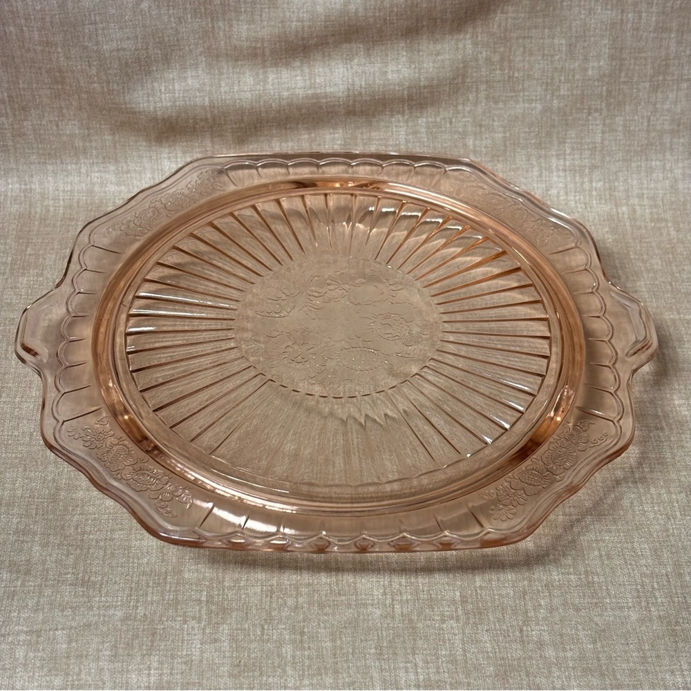 Anchor Hocking Mayfair
Open Rose Pink Depression
Glass Cake Plate with Feet